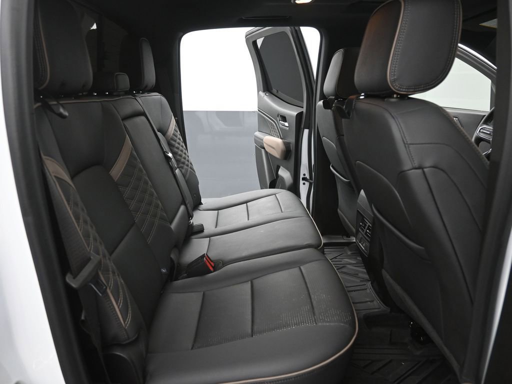 Used 2024 GMC Canyon Denali image 14