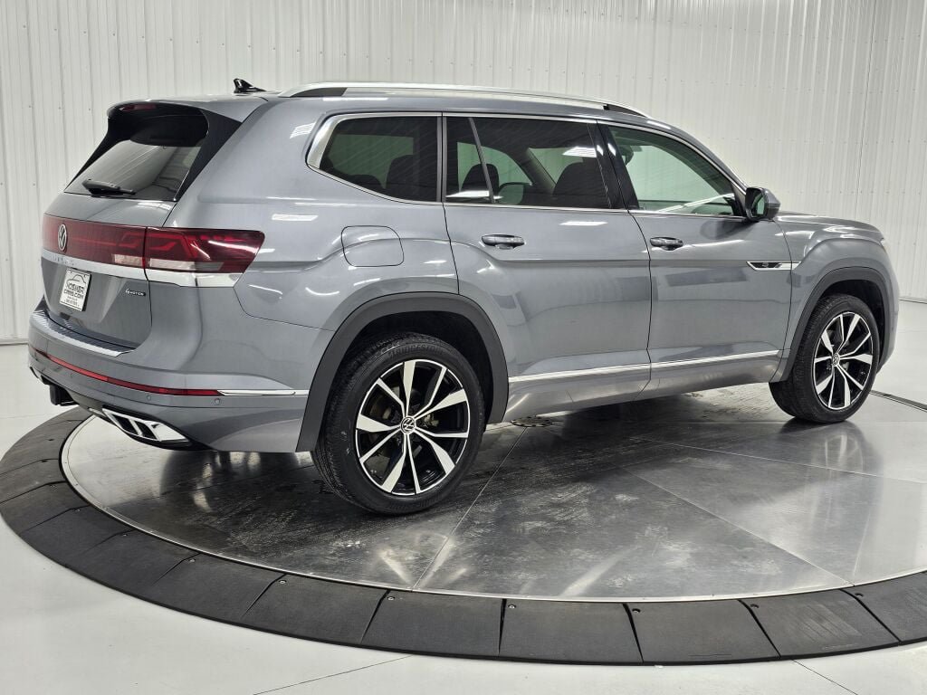 Used 2024 Volkswagen Atlas SEL Premium R-Line AWD/4WD image 5