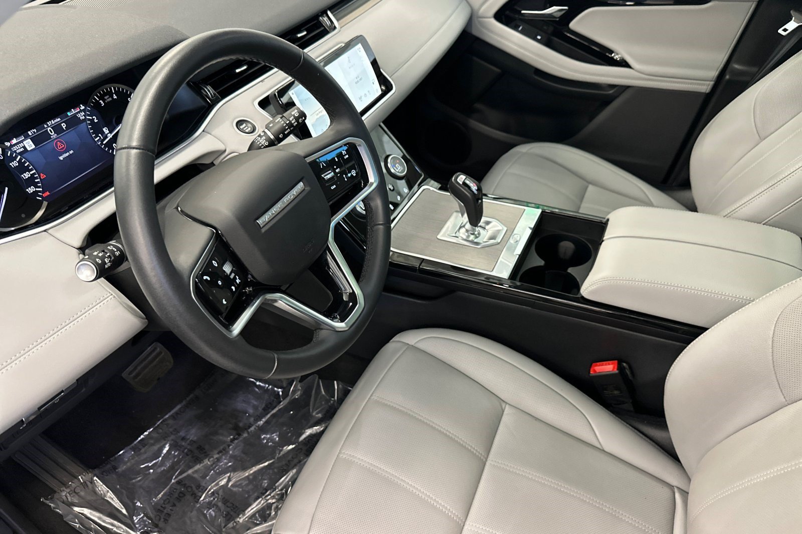 Used 2023 Land Rover Range Rover Evoque SE AWD/4WD image 4