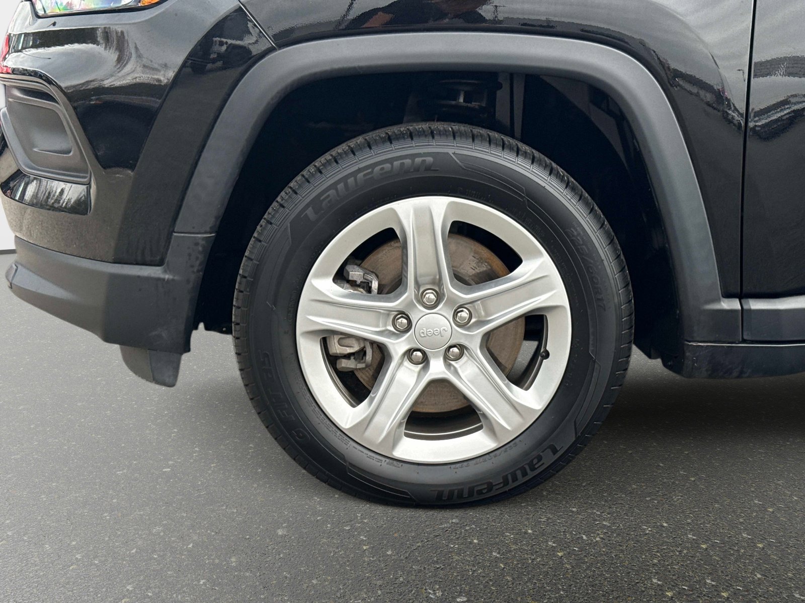 Used 2023 Jeep Compass Latitude image 11