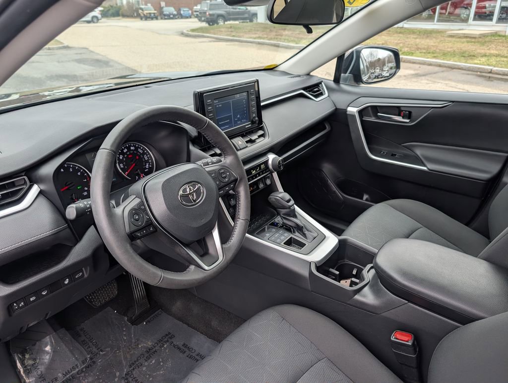 Used 2022 Toyota RAV4 XLE w/ Convenience Package image 18