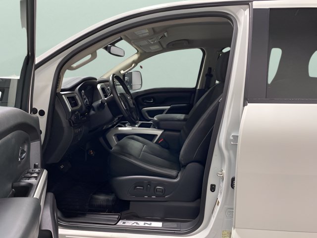 Used 2019 Nissan Titan SV w/ SV Convenience Package AWD/4WD image 11