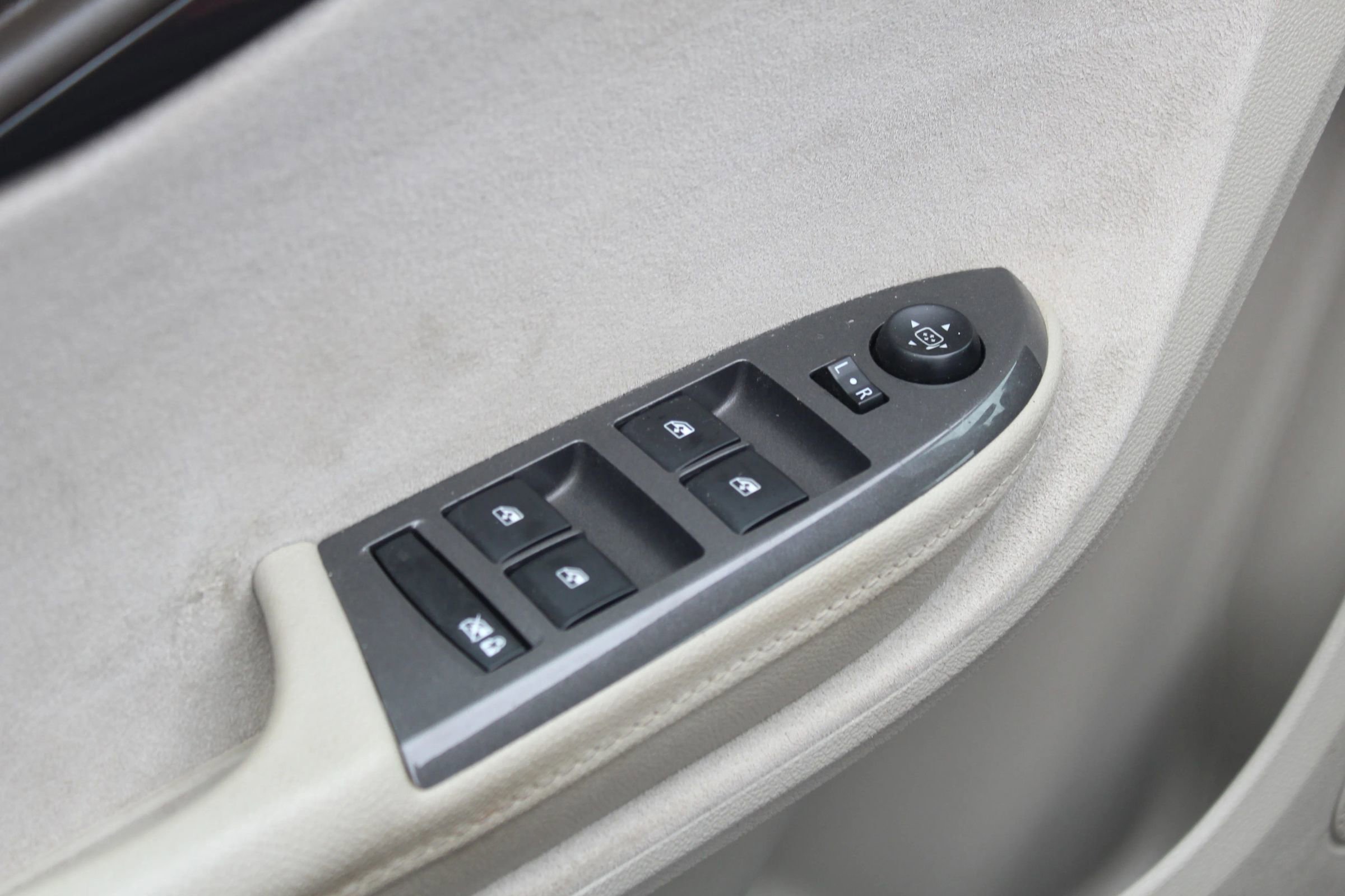 Used 2014 Chevrolet Volt Premium w/ Premium Trim Package image 22