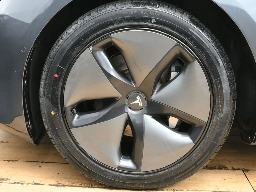 Used 2018 Tesla Model 3 Long Range image 9