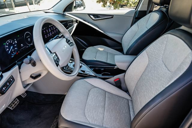 Used 2024 Kia Niro Wave FWD image 23