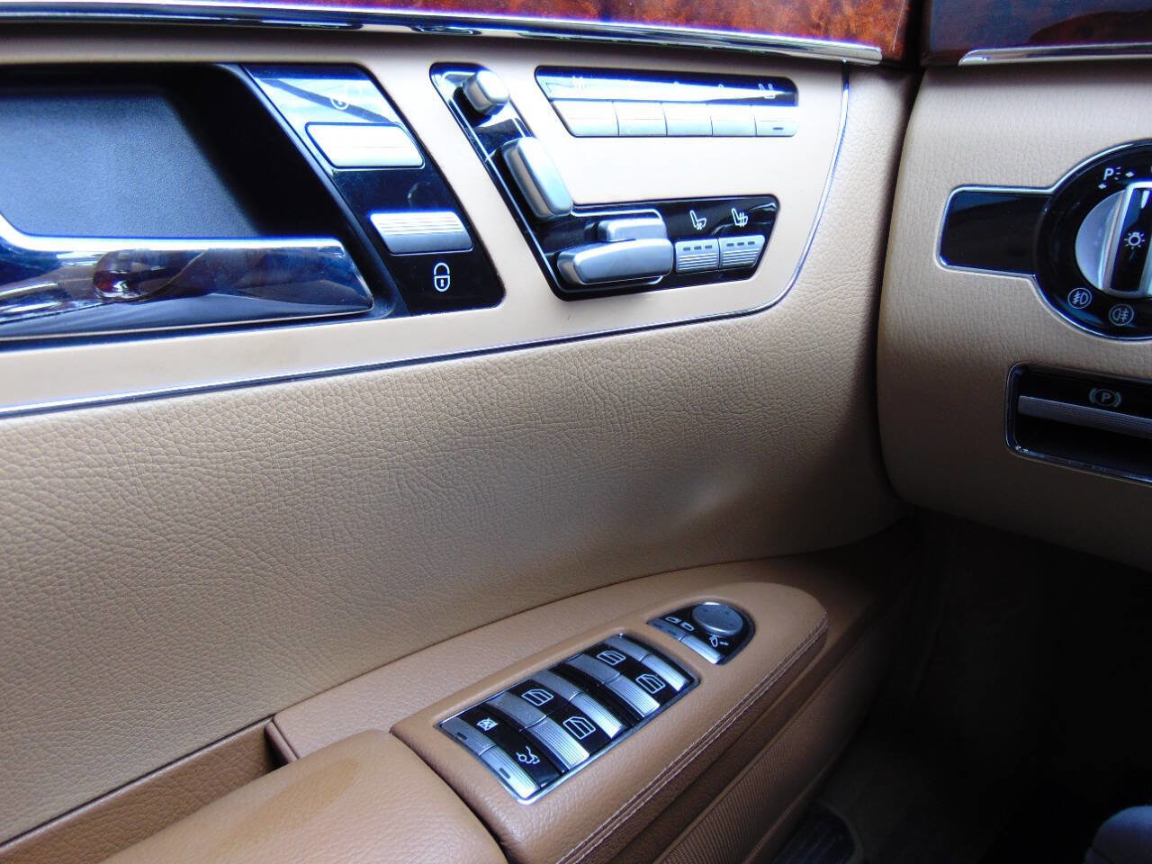 Used 2007 Mercedes-Benz S 550 4MATIC image 10