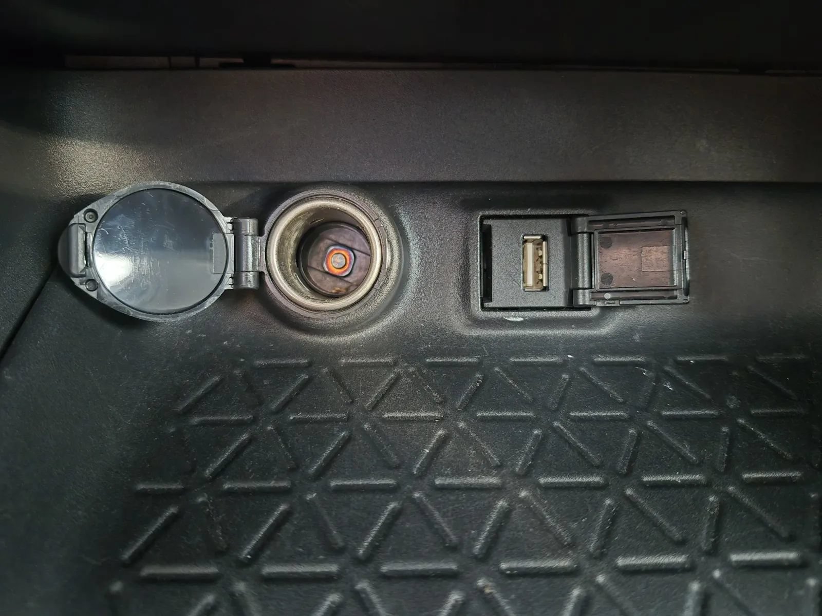 Used 2022 Toyota RAV4 LE AWD/4WD image 33
