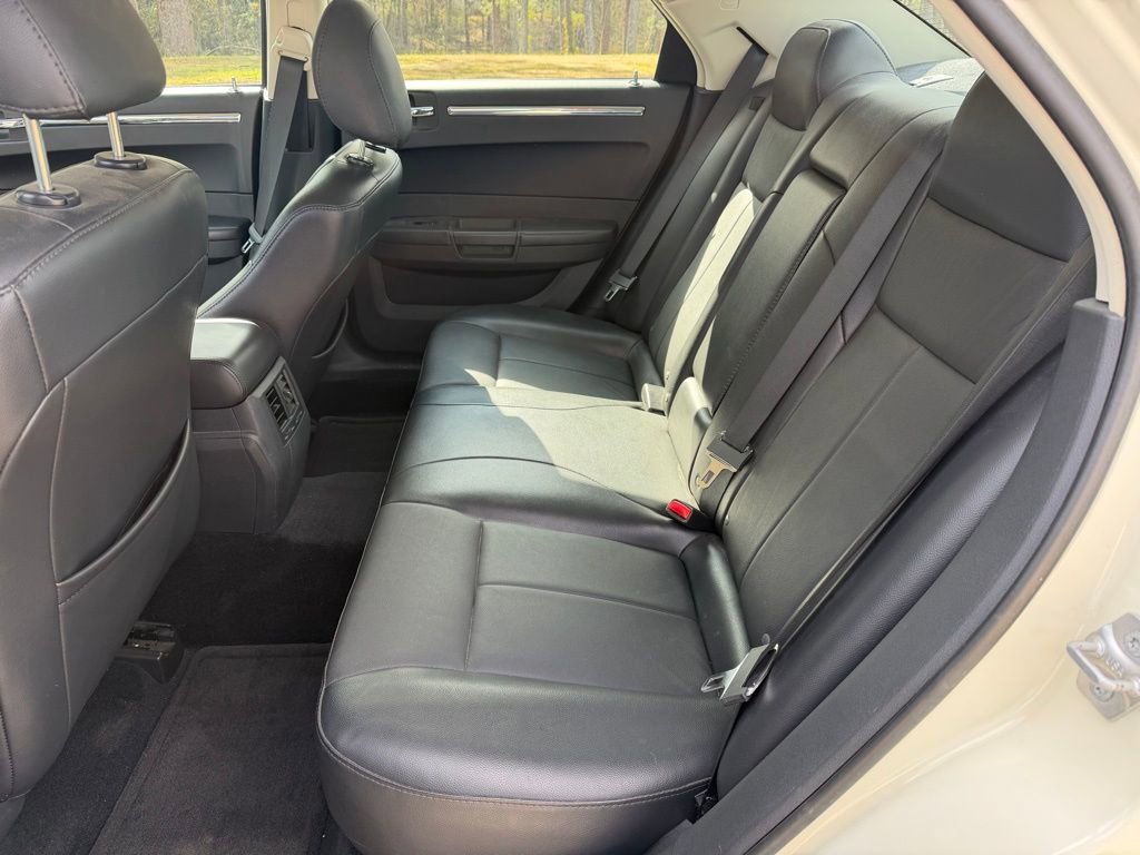 Used 2010 Chrysler 300 Touring image 13