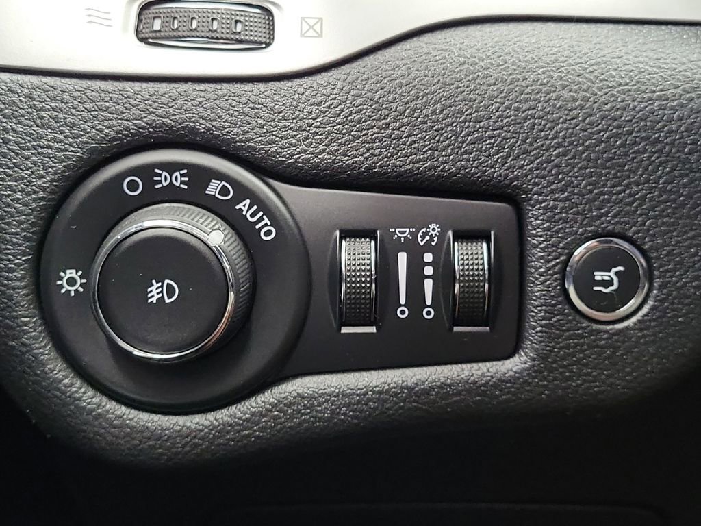 Used 2017 Jeep Cherokee Trailhawk image 33