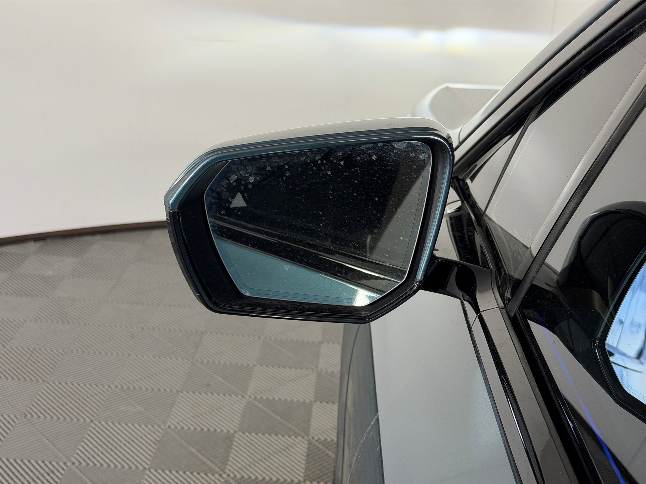 Certified 2023 BMW iX xDrive50 w/ Premium Package AWD/4WD image 24