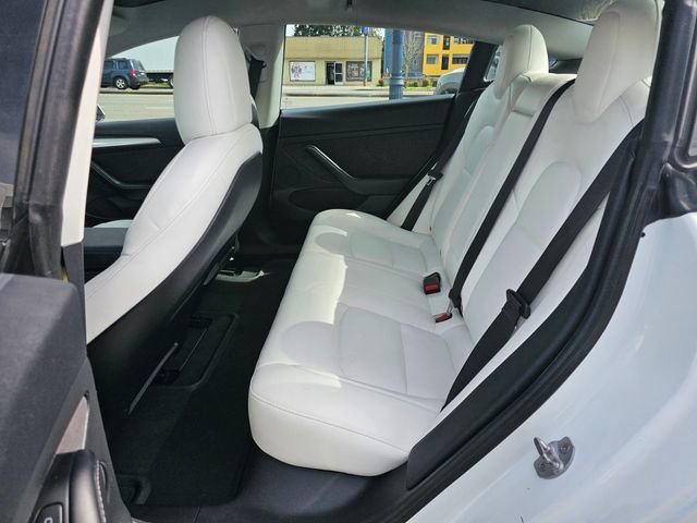 Used 2021 Tesla Model 3 Standard Range Plus image 17