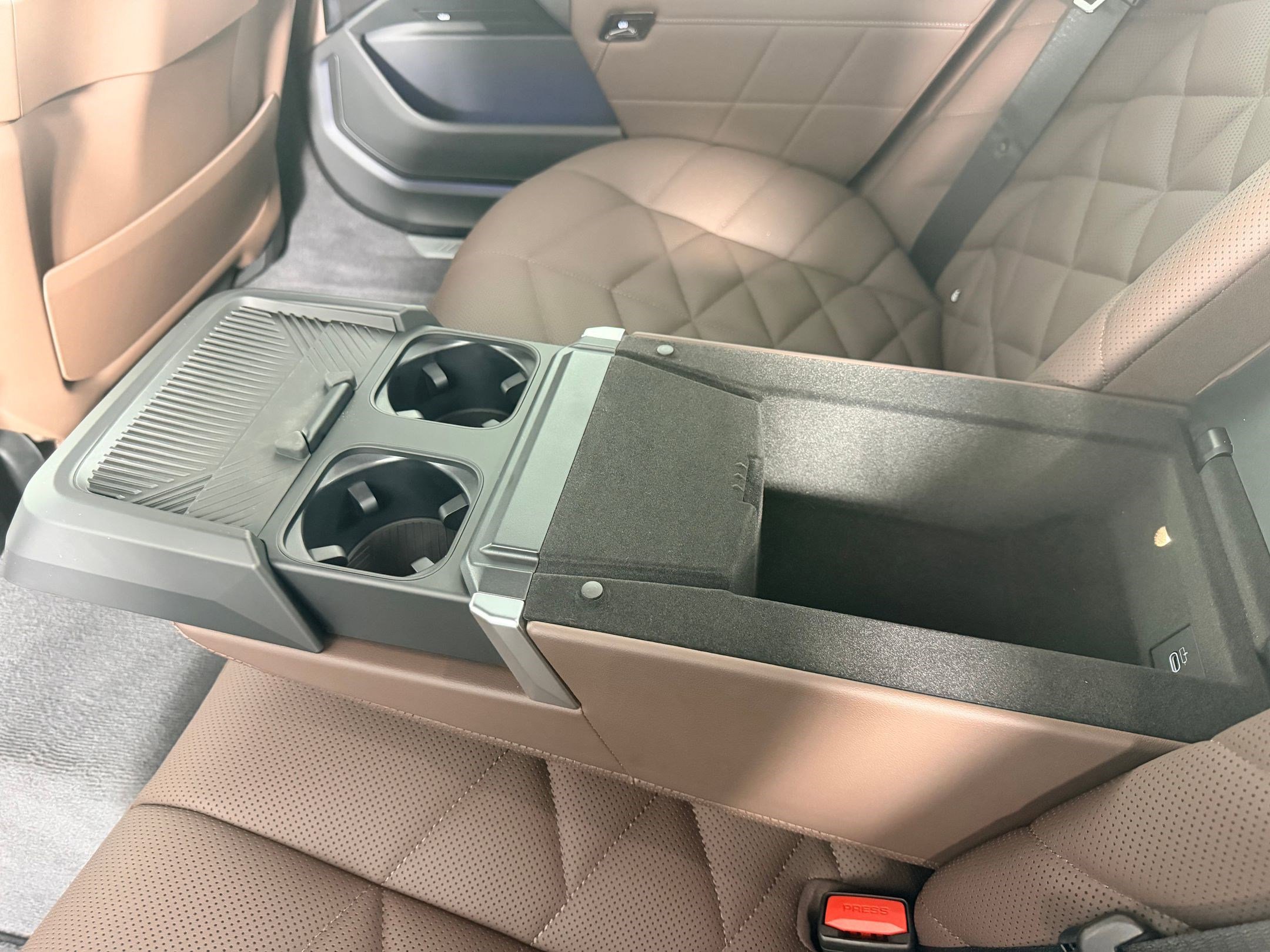 Certified 2025 BMW 740i w/ Premium Package image 20