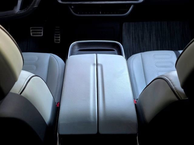 Used 2023 Rivian R1S Launch Edition AWD/4WD image 22