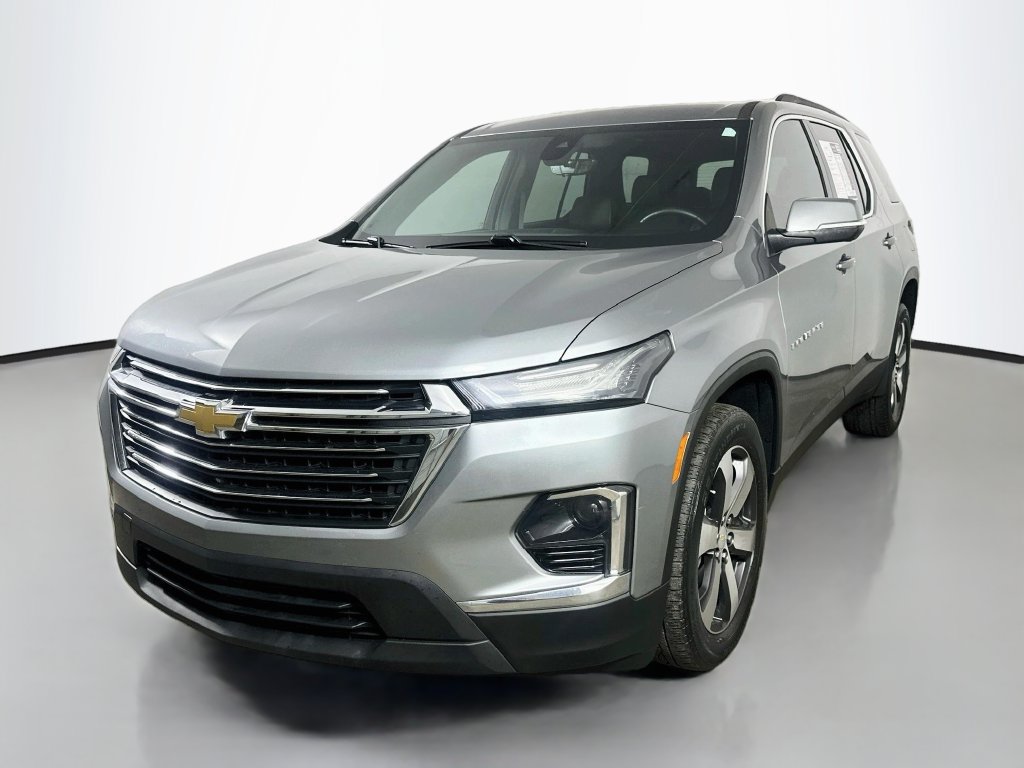Used 2023 Chevrolet Traverse LT w/ LT Premium Package FWD image 3