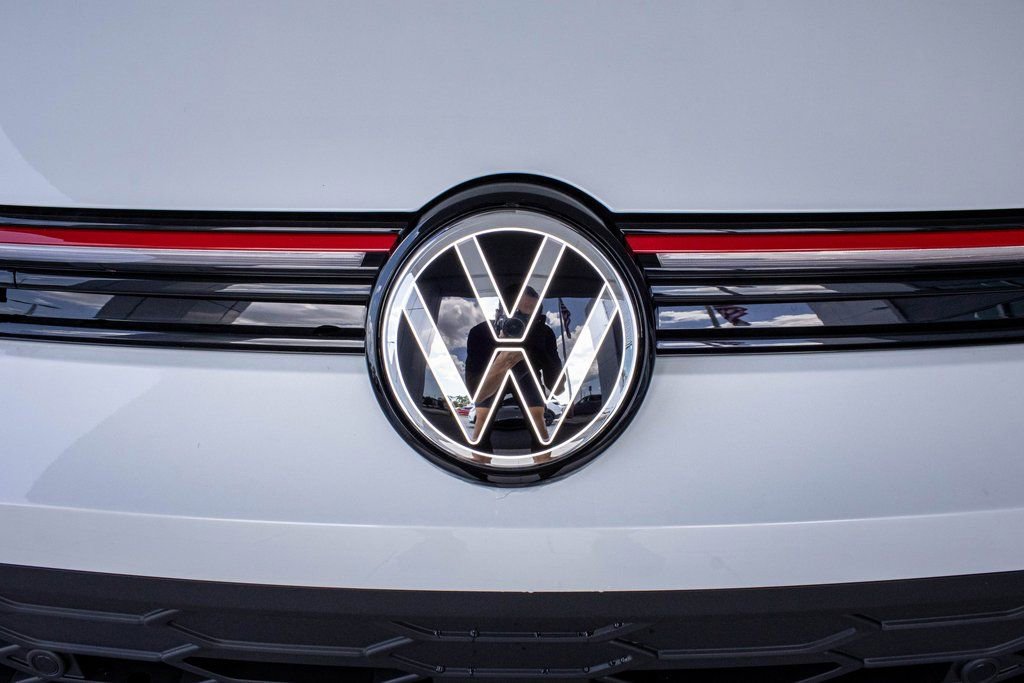 New 2025 Volkswagen GTI SE image 9