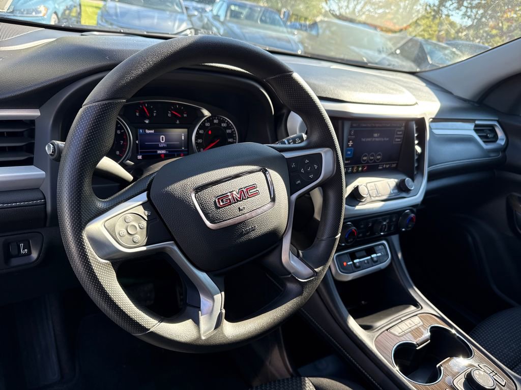 Used 2023 GMC Acadia SLE w/ Driver Convenience Package image 6