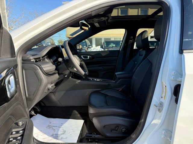 New 2026 Jeep Compass Latitude w/ Sun and Sound Group AWD/4WD image 22