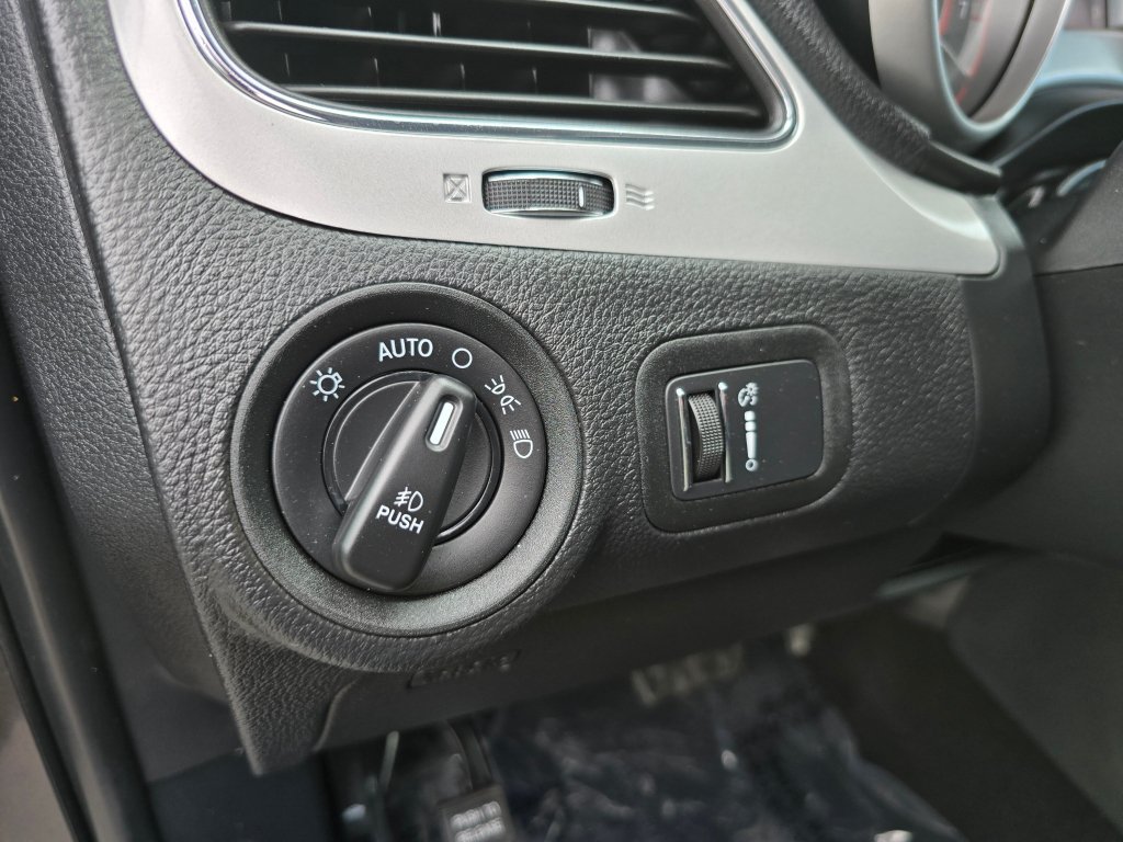 Used 2019 Dodge Journey SE w/ Connectivity Group FWD image 32