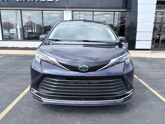 Used 2022 Toyota Sienna XLE w/ XLE Plus Package AWD/4WD image 9