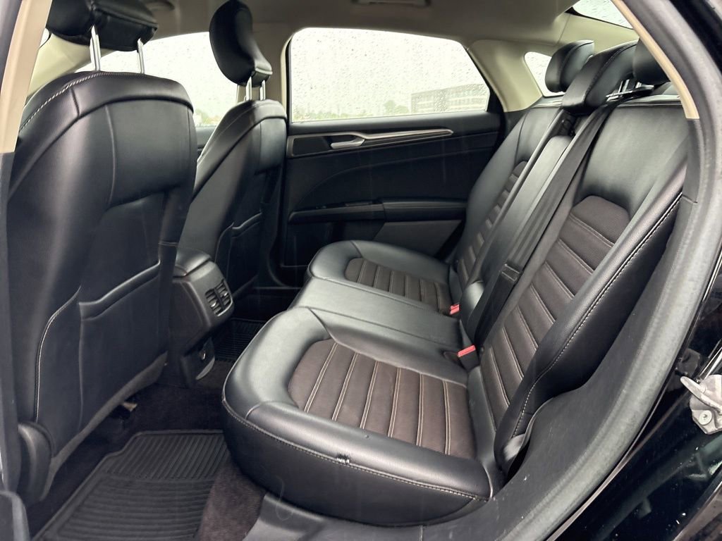 Used 2017 Ford Fusion SE w/ Equipment Group 201A FWD image 12