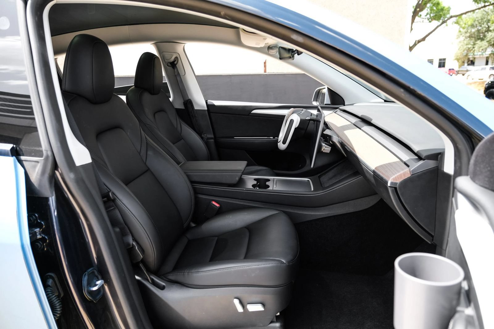 Used 2025 Tesla Model Y Long Range RWD image 32
