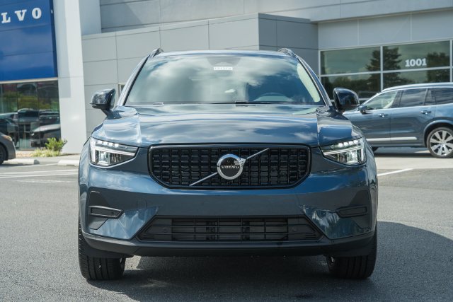 New 2026 Volvo XC40 B5 Core w/ Protection Package Premier AWD/4WD image 2