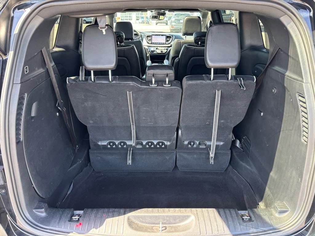 Used 2025 Chrysler Pacifica Limited image 26