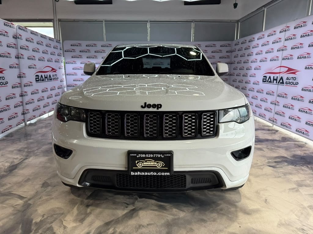 Used 2019 Jeep Grand Cherokee Altitude AWD/4WD image 4