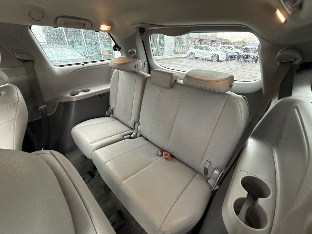 Used 2017 Toyota Sienna XLE Premium image 15