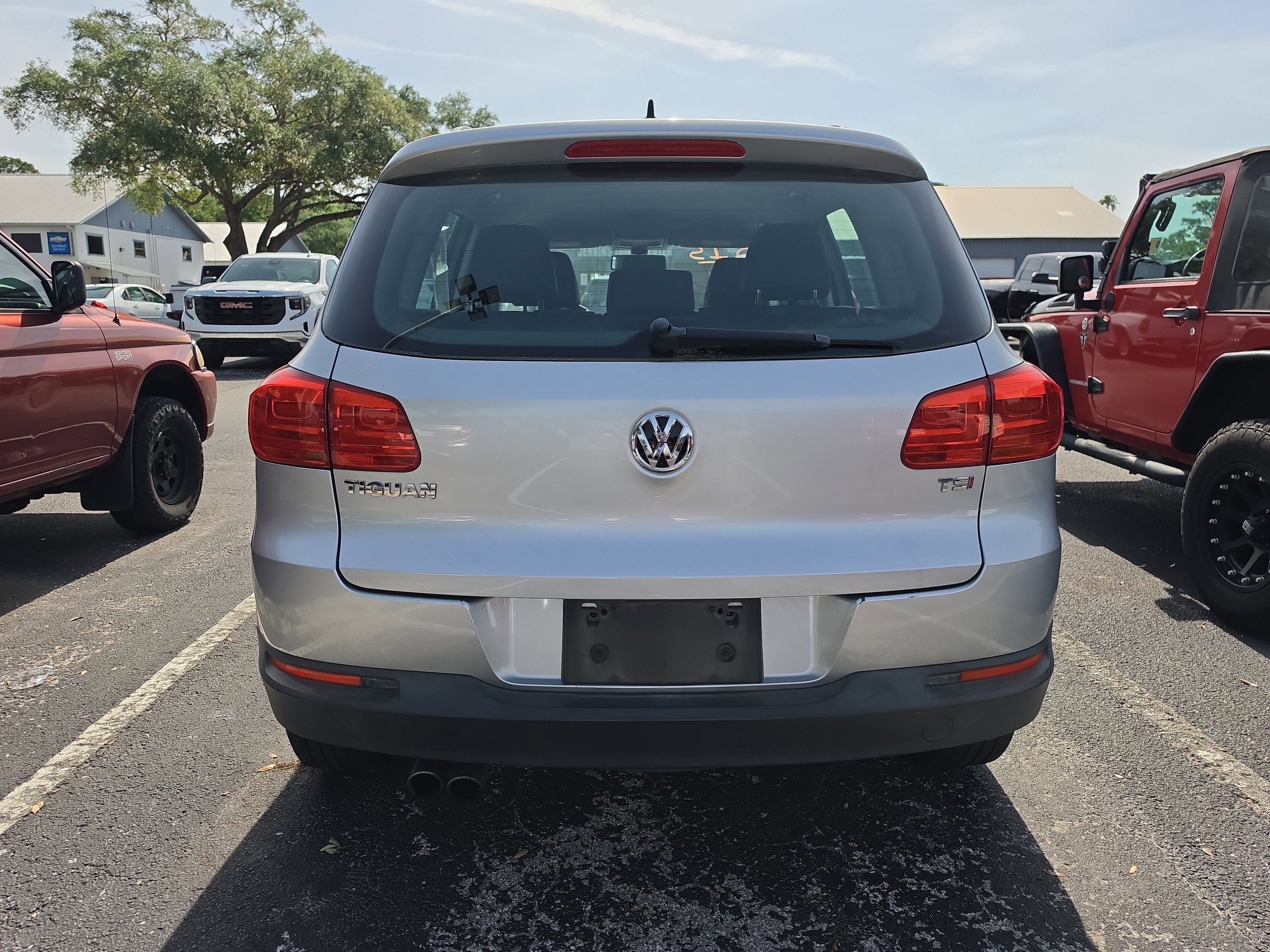 Used 2017 Volkswagen Tiguan S FWD image 4