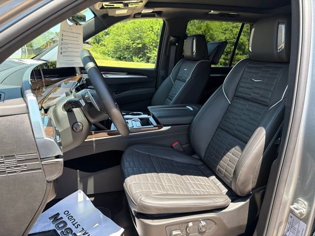 Certified 2025 Cadillac Escalade Sport Platinum w/ LPO, ONYX Package AWD/4WD image 11