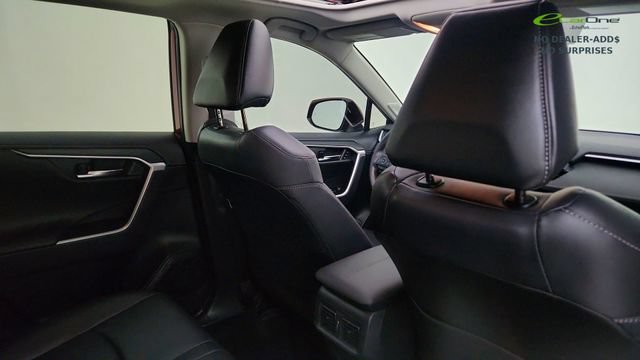 Used 2019 Toyota RAV4 Limited FWD image 28