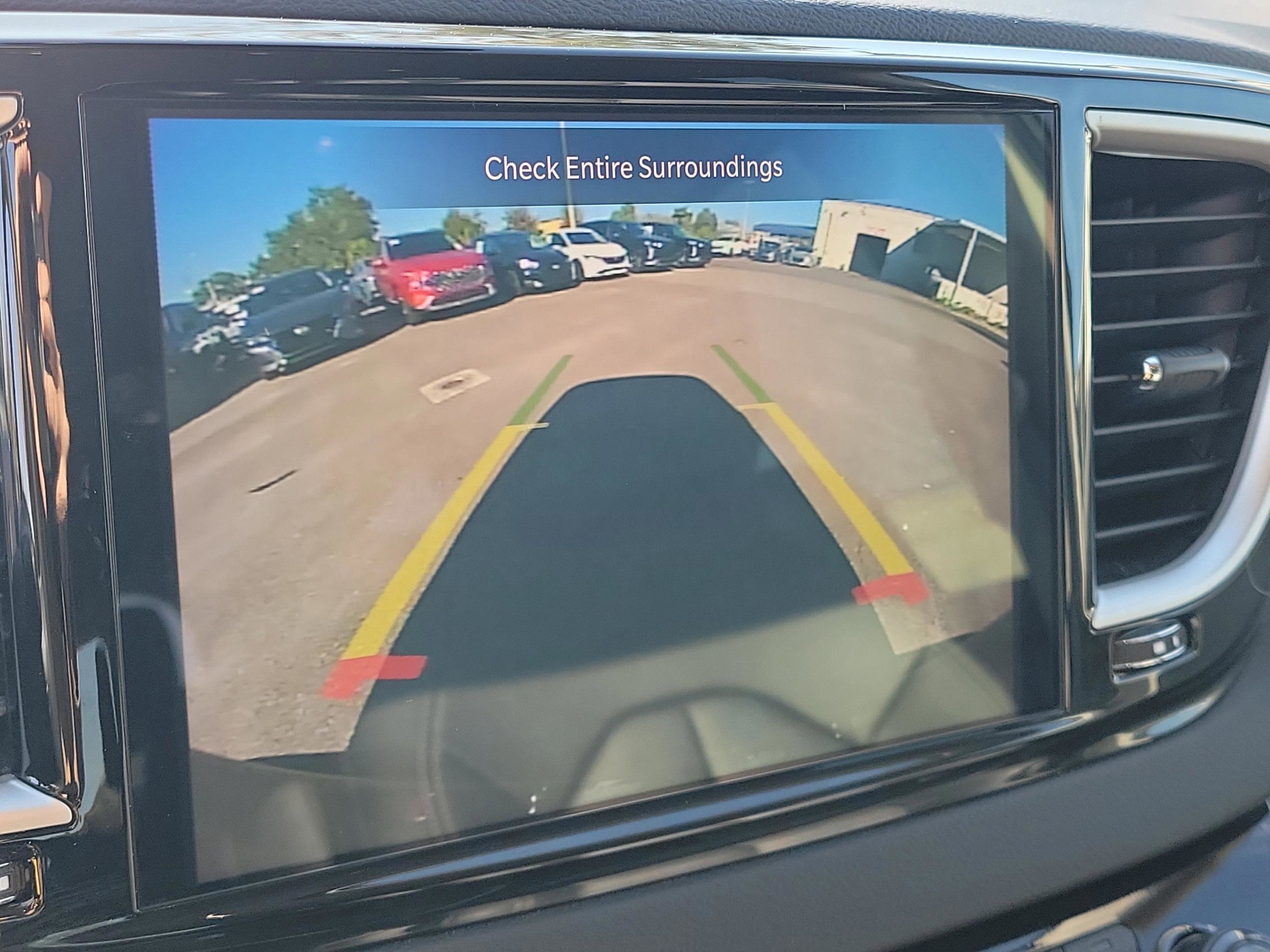 Used 2024 Chrysler Pacifica Touring-L image 31