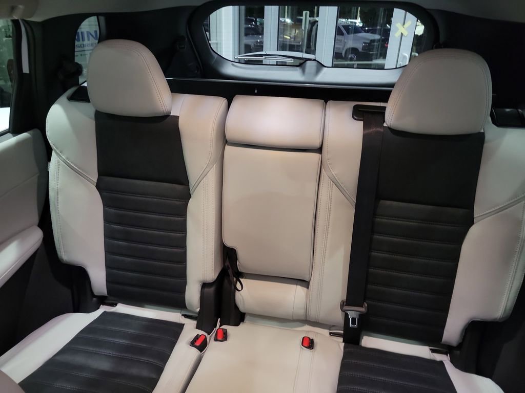 New 2026 Mitsubishi Outlander SE FWD image 9