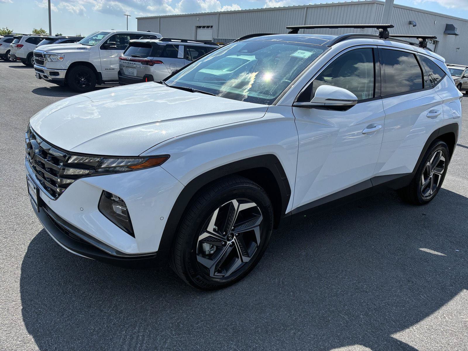 Used 2024 Hyundai Tucson Limited AWD/4WD image 3