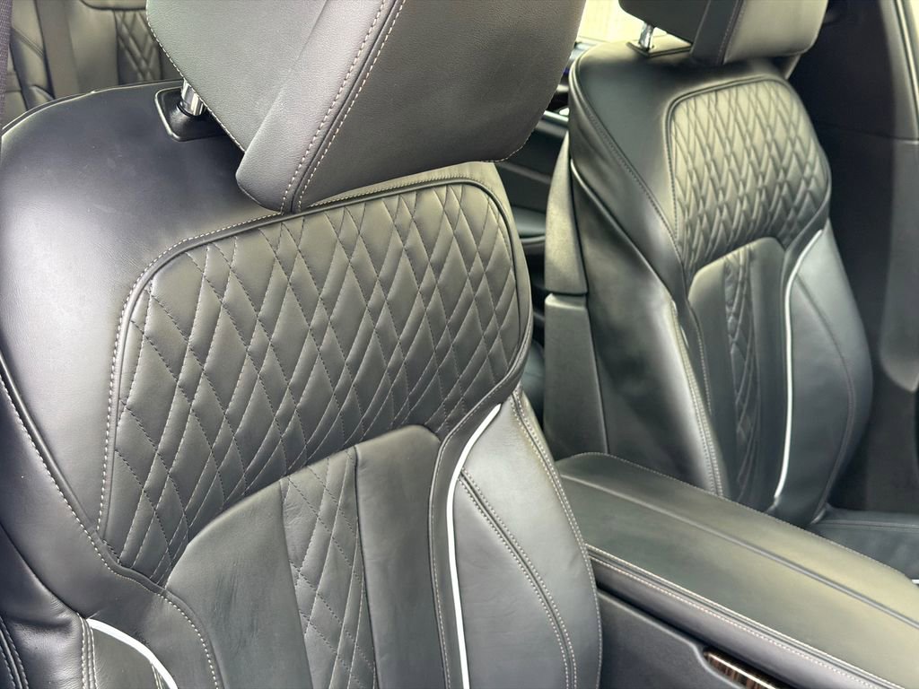 Used 2023 BMW M550i xDrive w/ Executive Package image 10