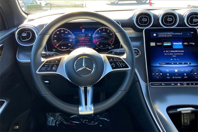 Used 2025 Mercedes-Benz GLC 300 4MATIC image 4