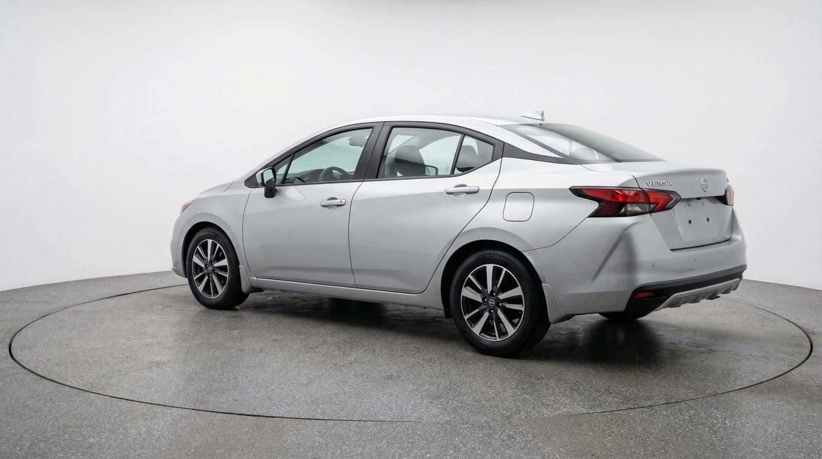 Used 2025 Nissan Versa SV image 6