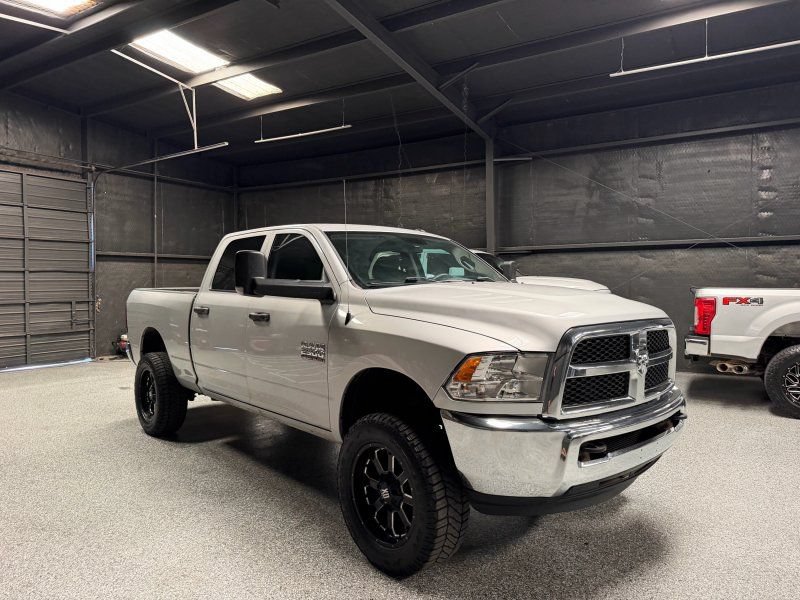 Used 2018 RAM 2500 Tradesman w/ Chrome Appearance Group AWD/4WD image 3