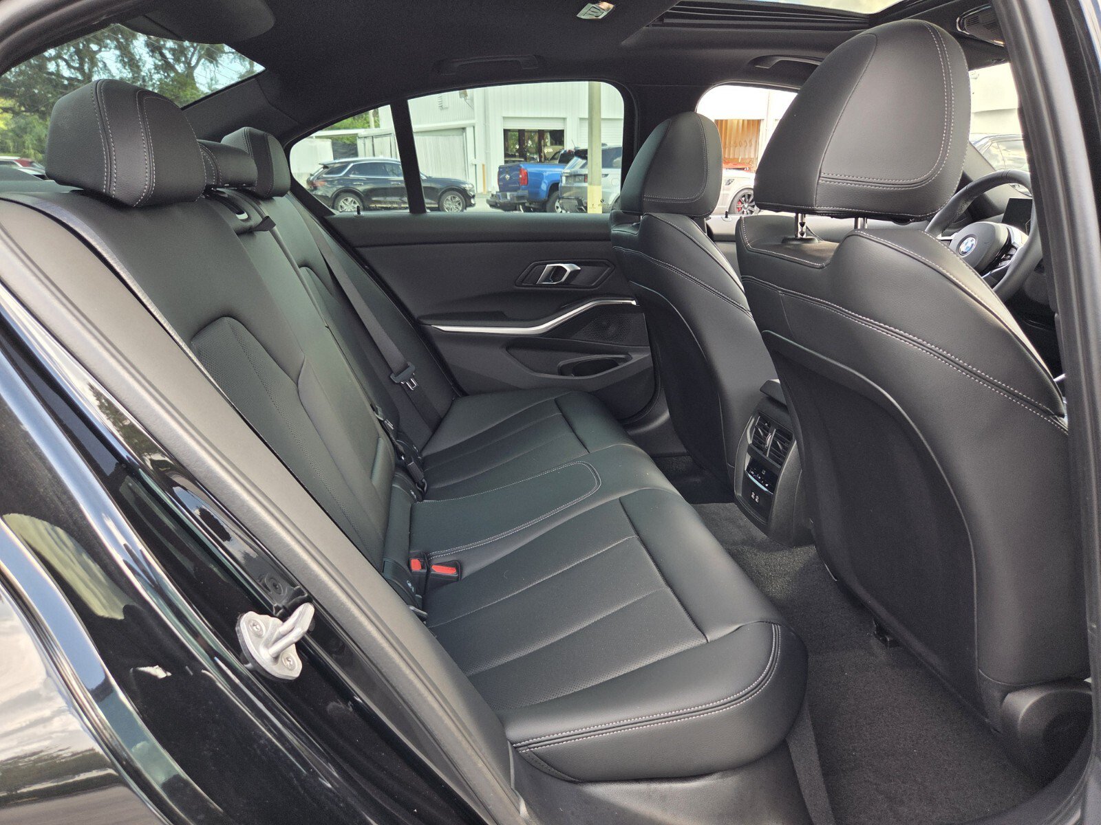 New 2026 BMW 330i Sedan w/ M Sport Package RWD image 16