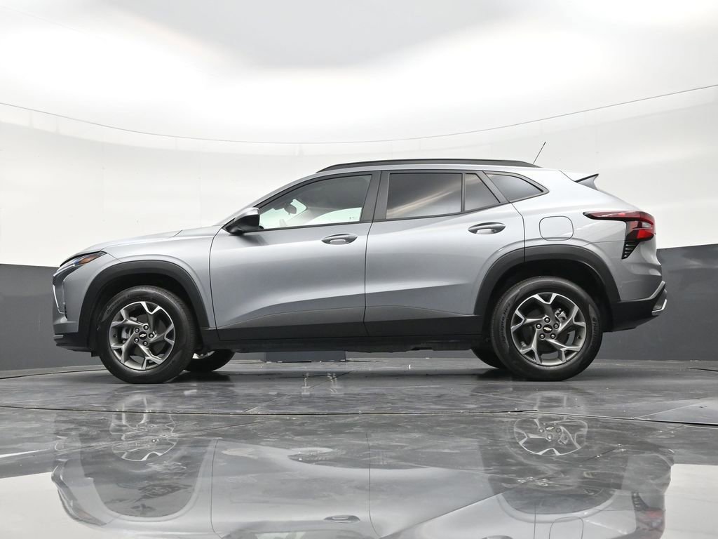Used 2025 Chevrolet Trax LT FWD image 22