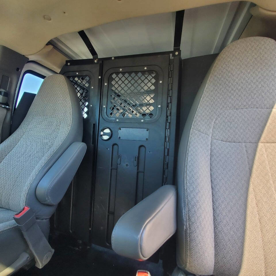 Used 2015 GMC Savana 2500 image 11