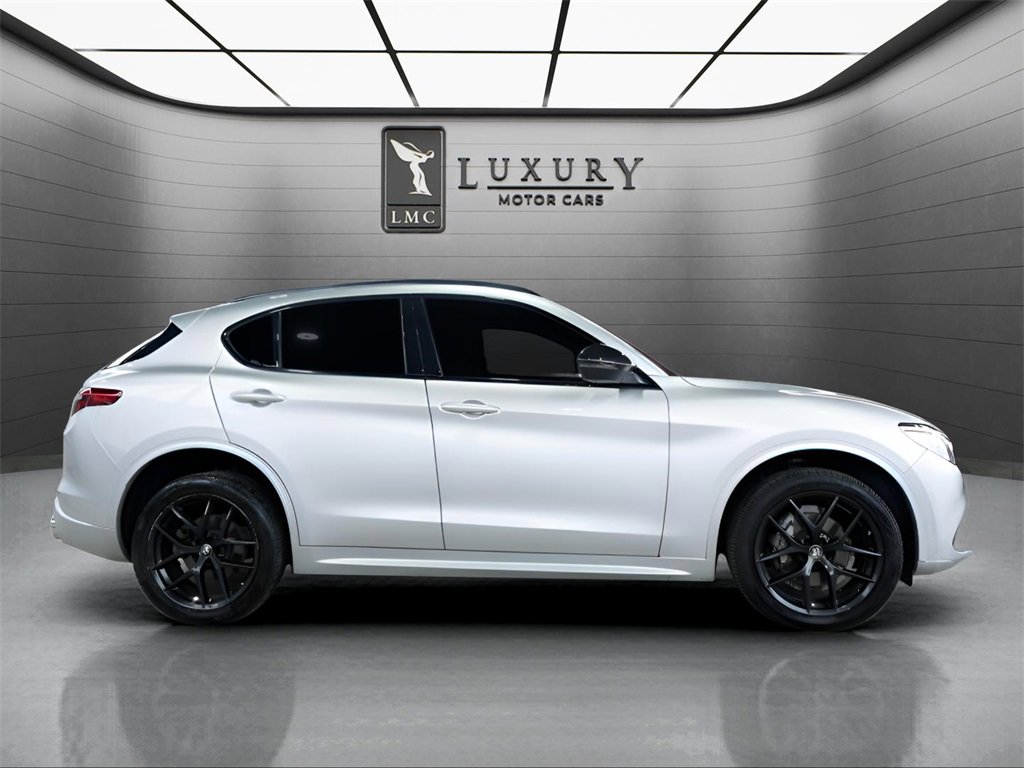 Used 2021 Alfa Romeo Stelvio Sprint w/ Nero Edizione image 4