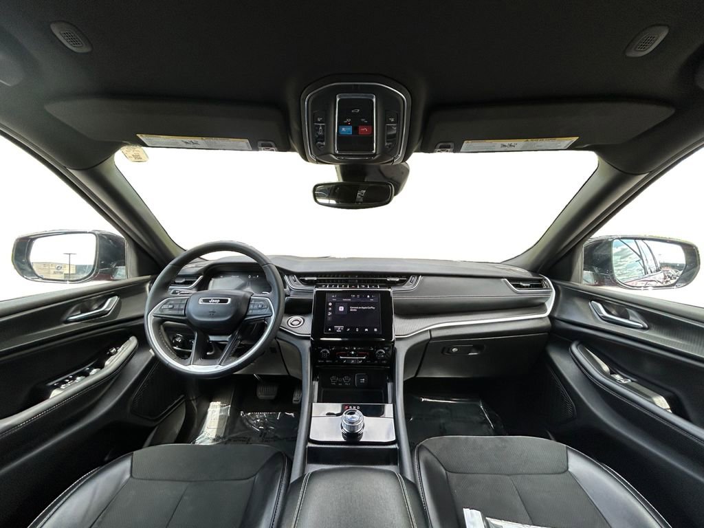 Used 2024 Jeep Grand Cherokee Altitude AWD/4WD image 12