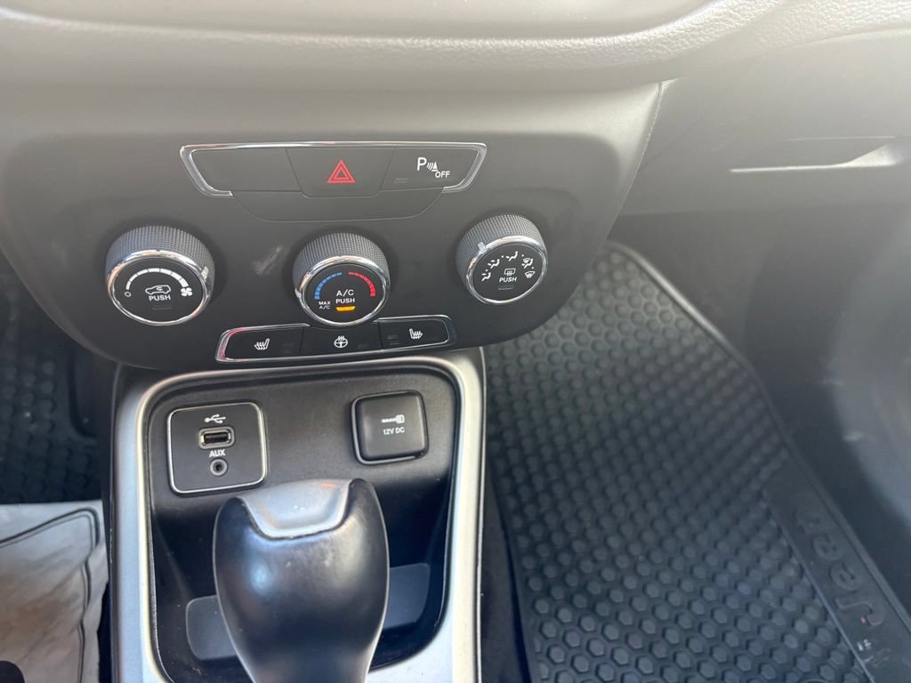 Used 2018 Jeep Compass Latitude w/ Safe & Security Group FWD image 12