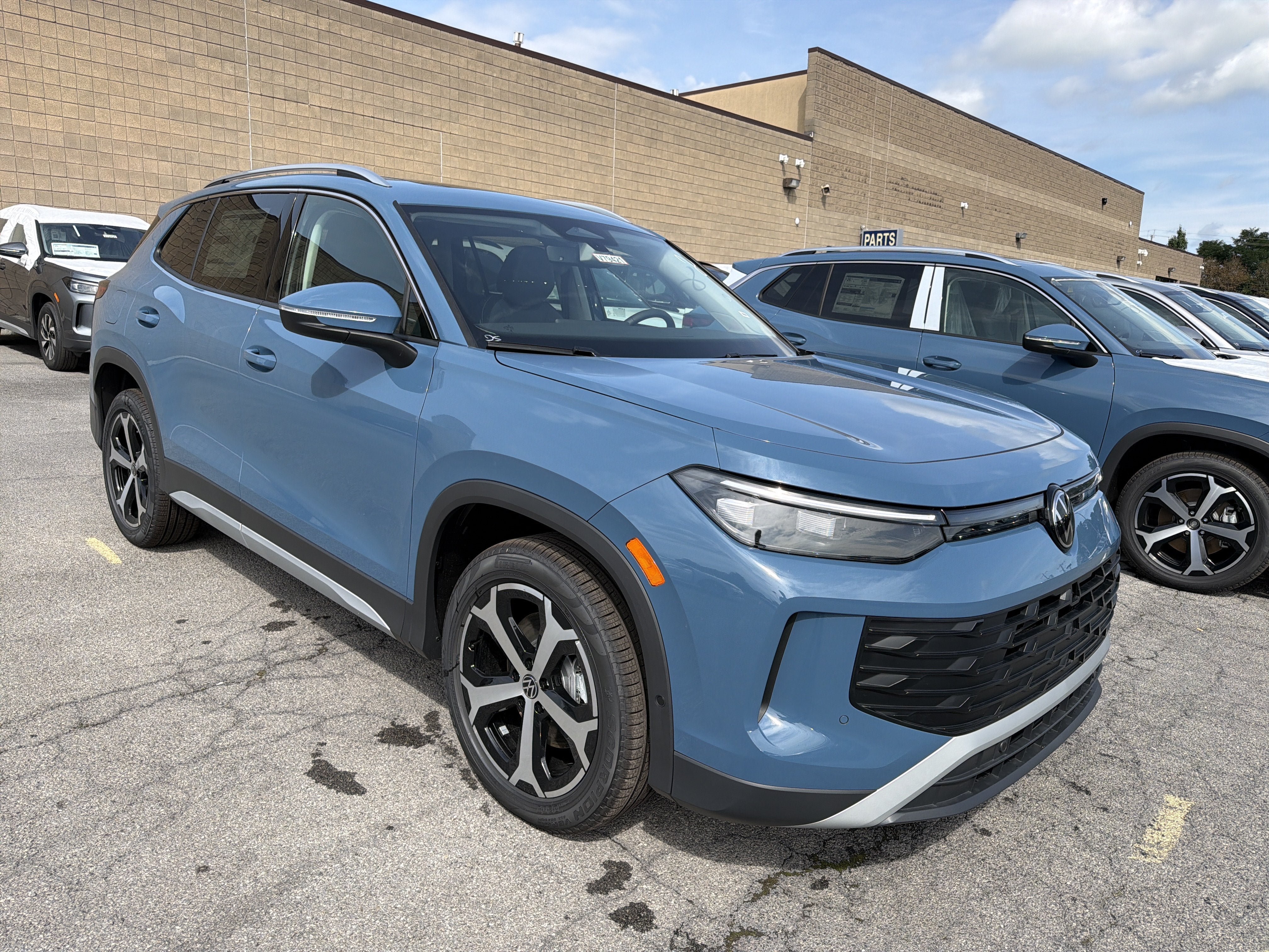 New 2026 Volkswagen Tiguan SE AWD/4WD image 2