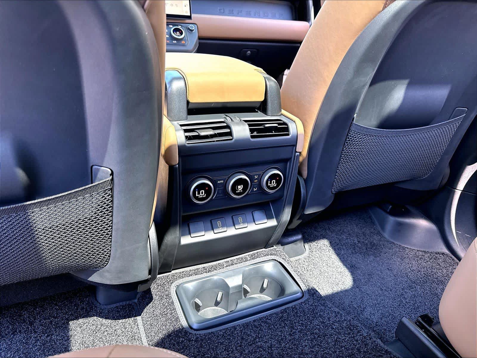 New 2026 Land Rover Defender 130 X-Dynamic SE AWD/4WD image 16