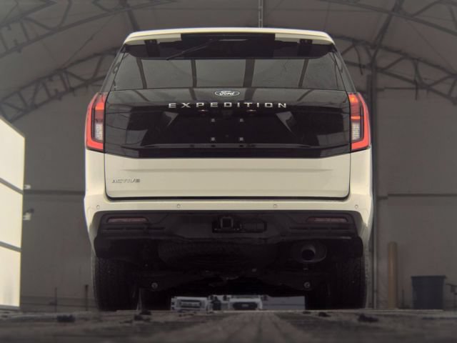Used 2025 Ford Expedition Active AWD/4WD image 5