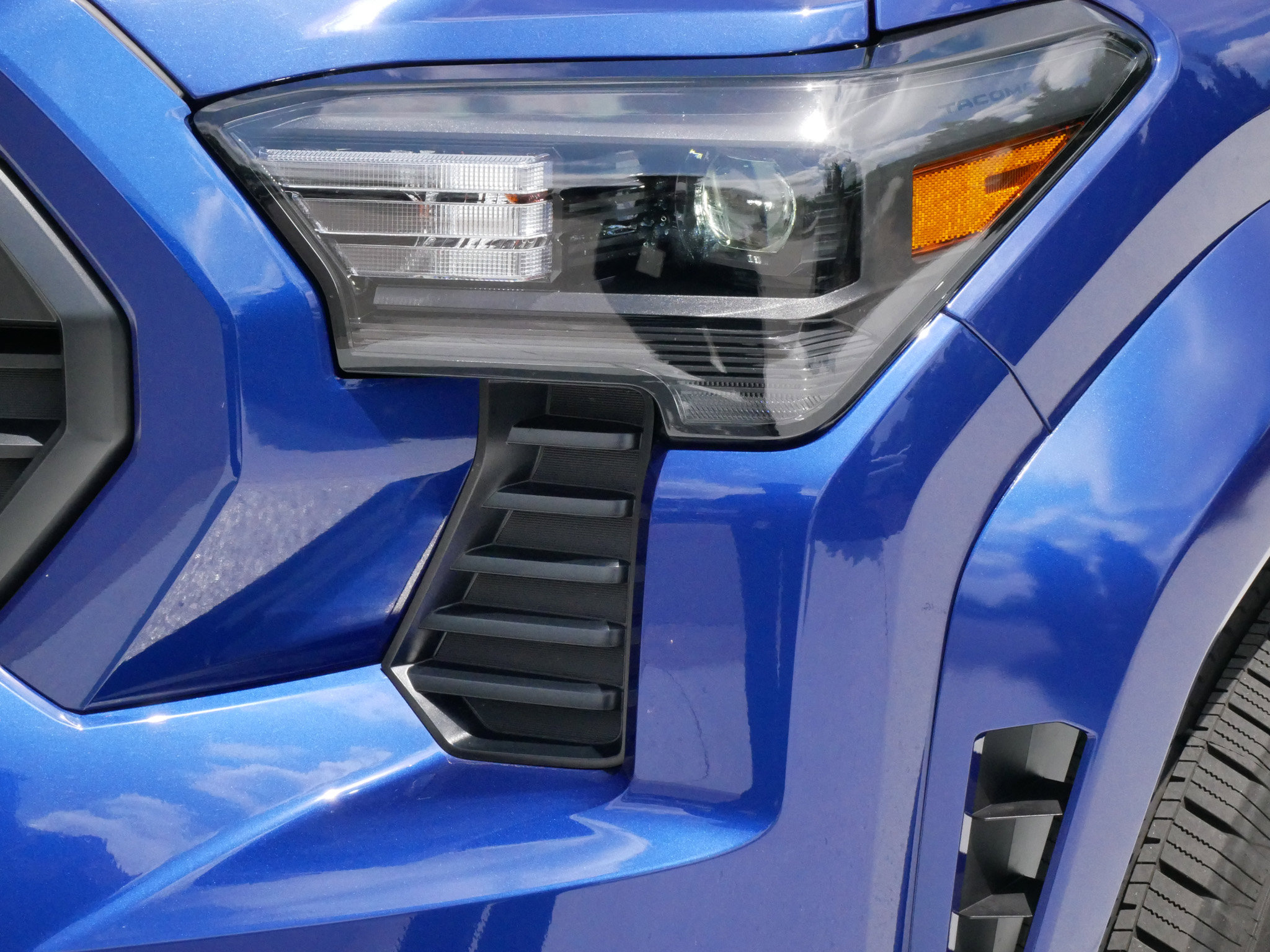 Used 2025 Toyota Tacoma TRD Sport AWD/4WD image 6