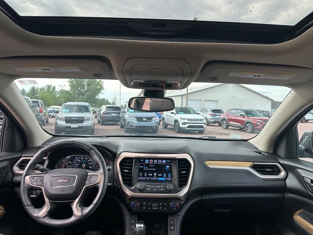 Used 2017 GMC Acadia Denali w/ Technology Package AWD/4WD image 28